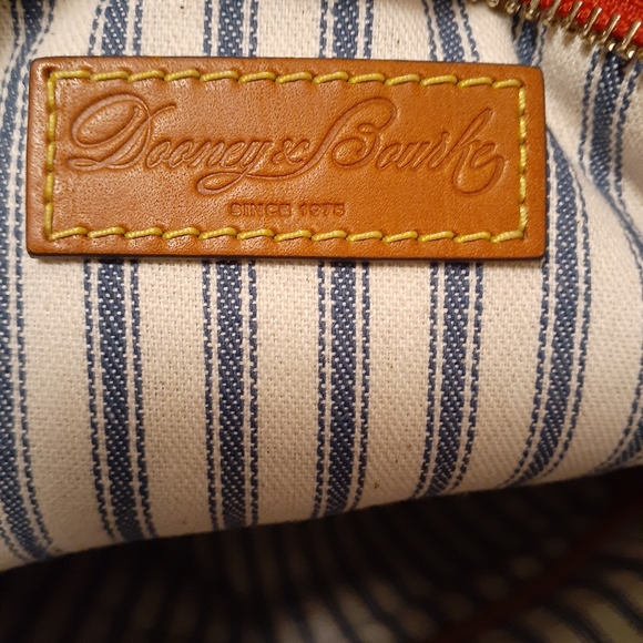 Dooney & Bourke crossbody NWT. RED - Picture 6 of 10